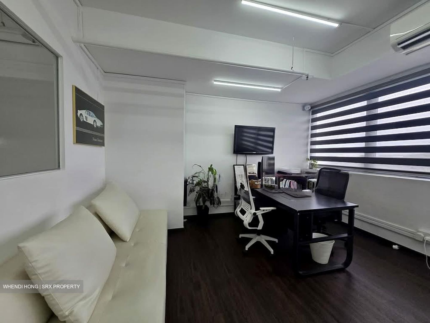 Carros Centre (D25), Factory #533328581